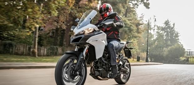 Multistrada 950 é para ir ao trabalho, pegar asfalto no final de semana ou encarar o enduro Multistrada 950 é para ir ao trabalho, pegar asfalto no final de semana ou encarar o enduro