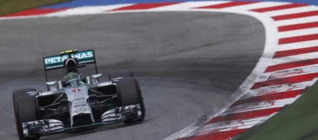 Nico Rosberg pilotando pela Mercedes em 2014 Nico Rosberg pilotando pela Mercedes em 2014
