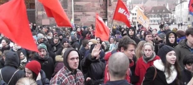 Wer sind diese Menschen, die Deutschland "verrecken" lassen wollen? (Quelle: PI-News) Wer sind diese Menschen, die Deutschland "verrecken" lassen wollen? (Quelle: PI-News)