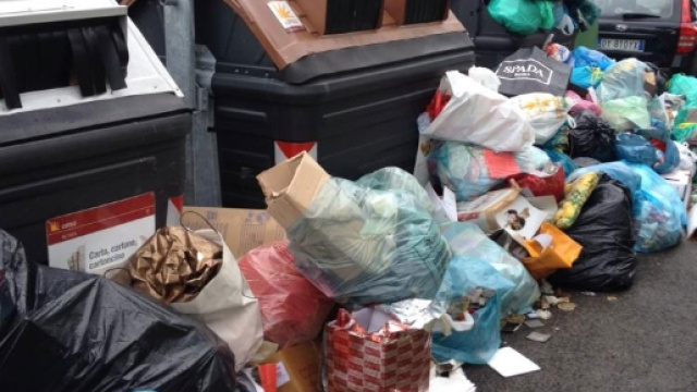 Rifiuti: scontro Campidoglio - Cerroni. E nelle strade di Roma va ... - ilmonitoreromano.it