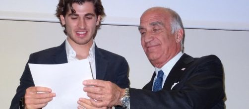 Antonio Giovinazzi insieme al presidente dell'Aci, Angelo Sticchi Damiani.