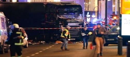 Attentato terroristico nel centro di Berlino. 9 morti e oltre 50 feriti