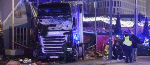 Camion a Berlino ai Mercatini: Attentato rivendicato dall'ISIS - laprovinciadelsulcis.com