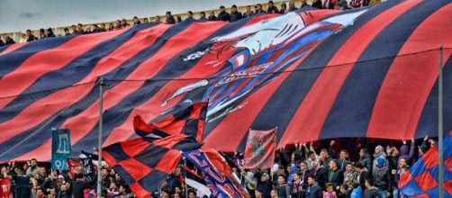 Gli ultras della Curva Sud Crotone.