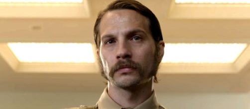 Logan Marshall-Grenn interpreta il soldato Quarry