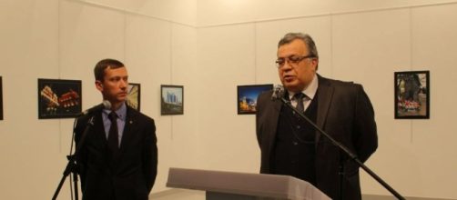 Turchia, l'ambasciatore russo ad Ankara Andrey Karlov pochi minuti ... - repubblica.it