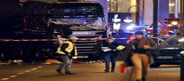 Atentado em Berlim deixa 12 mortos Atentado em Berlim deixa 12 mortos