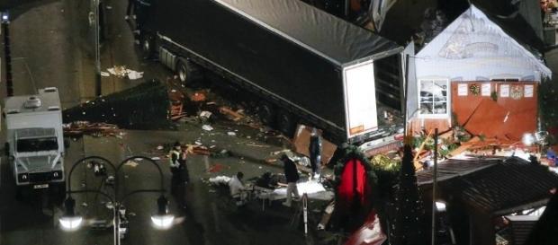 Attentat auf den Berliner Weihnachtsmarkt Attentat auf den Berliner Weihnachtsmarkt