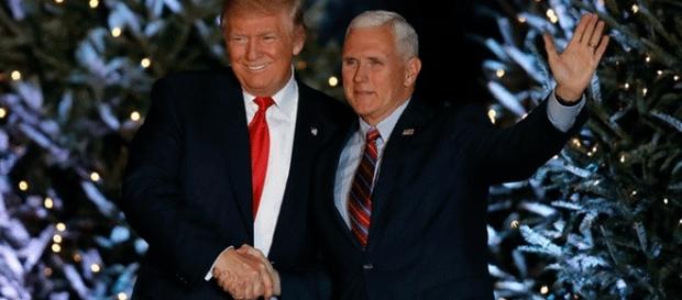 Donald Trump et Mike Pence sont donc investis président et vice-président des États-Unis Donald Trump et Mike Pence sont donc investis président et vice-président des États-Unis