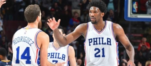 Joel Embiid y Sergio Rodríguez, jugadores de Philadelphia 76ers. Joel Embiid y Sergio Rodríguez, jugadores de Philadelphia 76ers.