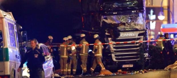 Lorry crashes into Christmas market in Breitscheidplatz in Berlin ... - thesun.co.uk Lorry crashes into Christmas market in Breitscheidplatz in Berlin ... - thesun.co.uk