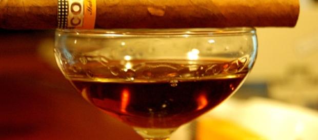 Por falta de dinheiro, governo cubano tenta pagar dívidas com rum Por falta de dinheiro, governo cubano tenta pagar dívidas com rum