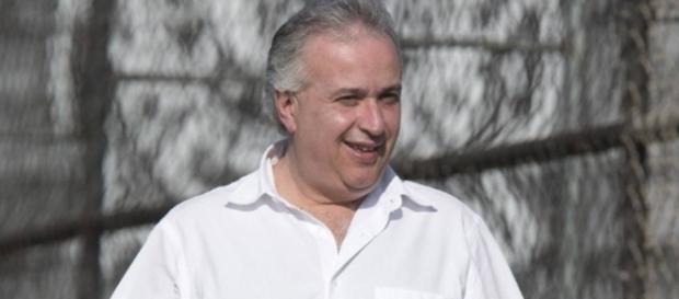 Roberto de Andrade tenta definir novo treinador e fechar com reforços Roberto de Andrade tenta definir novo treinador e fechar com reforços