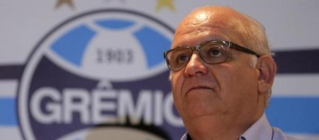 Romildo Bolzan, presidente do Grêmio Romildo Bolzan, presidente do Grêmio