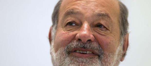 Según la clasifica de la revista Forbes, Carlos Slim Helù es uno de los hombres más ricos del mundo. Según la clasifica de la revista Forbes, Carlos Slim Helù es uno de los hombres más ricos del mundo.