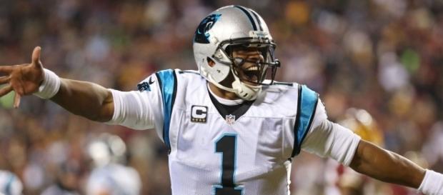 Super Cam voltou a jogar como MVP e comandou a vitória dos Panthers sobre os Redskins (Foto: Geoff Burke/USA Today Sports) Super Cam voltou a jogar como MVP e comandou a vitória dos Panthers sobre os Redskins (Foto: Geoff Burke/USA Today Sports)
