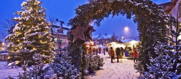 Wieso gab der Berliner Innensenator Interviews am Tatort statt die Krise zu koordinieren? Foto: Symbolbild Weihnachtsmarkt, radio-kreta.de Wieso gab der Berliner Innensenator Interviews am Tatort statt die Krise zu koordinieren? Foto: Symbolbild Weihnachtsmarkt, radio-kreta.de