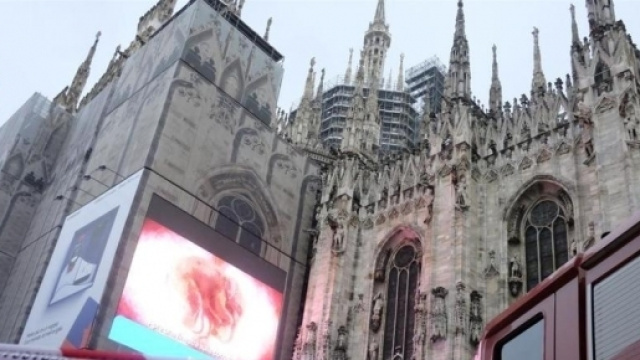 È morto l’uomo è caduto dalla terrazza del Duomo di Milano - La Stampa