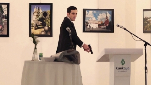 Il fotografo che ha raccontato l'attentato ad Ankara