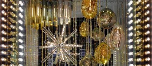 Abby Modell's glamorous glass art installation is on display in a Bloomingdale's window for the holiday season. / Photo via Abby Modell.