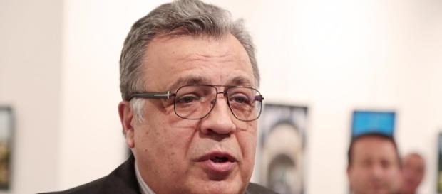 Andrei Karlov, embaixador russo, morre após ataque na Turquia Andrei Karlov, embaixador russo, morre após ataque na Turquia