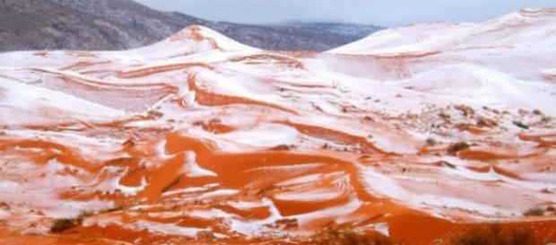 É a segunda vez que neva no deserto do Saara É a segunda vez que neva no deserto do Saara