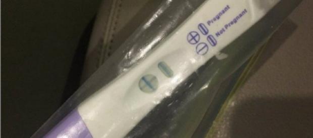 Gravida de seis meses a mulher cobra trinta dólares por teste. Gravida de seis meses a mulher cobra trinta dólares por teste.