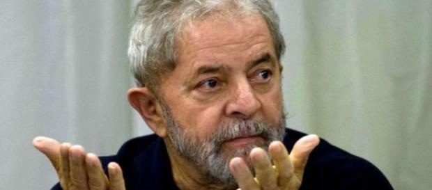Lula é processado mais uma vez. Lula é processado mais uma vez.