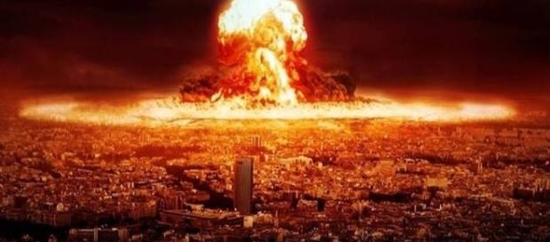 Mulher afirma que o fim do mundo acontecerá até o ultimo dia de 2016 Mulher afirma que o fim do mundo acontecerá até o ultimo dia de 2016
