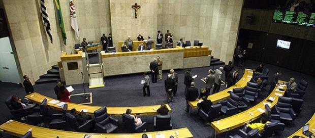Projeto teve 30 votos a favor e 11 contra Projeto teve 30 votos a favor e 11 contra