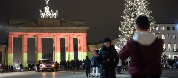 Sollte das Brandenburger Tor für Lukasz U. auch in den Farben Polens leuchten? (Fotoverantw./URG Suisse: Blasting.News Archiv) Sollte das Brandenburger Tor für Lukasz U. auch in den Farben Polens leuchten? (Fotoverantw./URG Suisse: Blasting.News Archiv)