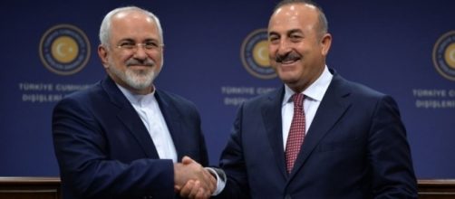 Javad Zarif e Mevlut Cavusoglu, ministri degli esteri di Iran e Turchia