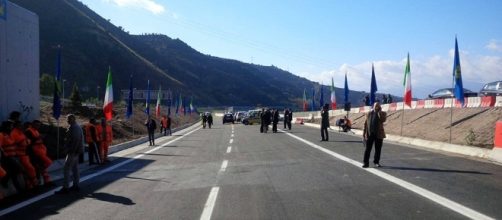 Reggio: inaugurato il tratto dell'A3