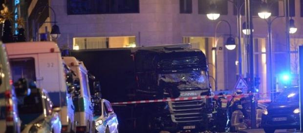 Atentatul din Berlin: Polițiștii au găsit amprentele tunisianului Anis Amri pe camionul ucigaș Atentatul din Berlin: Polițiștii au găsit amprentele tunisianului Anis Amri pe camionul ucigaș