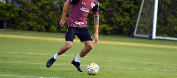 Cruzeiro e São Paulo acertam a troca de jogadores. Cruzeiro e São Paulo acertam a troca de jogadores.
