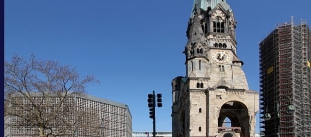 Diese Kirche wurde nun zum Symbol für nicht enden wollende Tragödie Europas. Bildquelle: Berlin: Kościół Pamięci Cesarza Wilhelma, von: Anagoria, GFDL Diese Kirche wurde nun zum Symbol für nicht enden wollende Tragödie Europas. Bildquelle: Berlin: Kościół Pamięci Cesarza Wilhelma, von: Anagoria, GFDL
