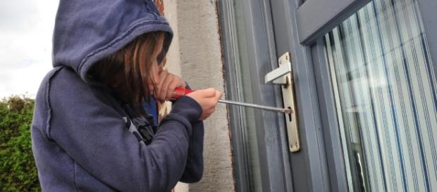 Les trois individus sont suspectés d'avoir participé à près de 150 cambriolages en 2 mois Les trois individus sont suspectés d'avoir participé à près de 150 cambriolages en 2 mois