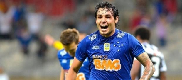 Ricardo Goulart em atuação pelo Cruzeiro Ricardo Goulart em atuação pelo Cruzeiro