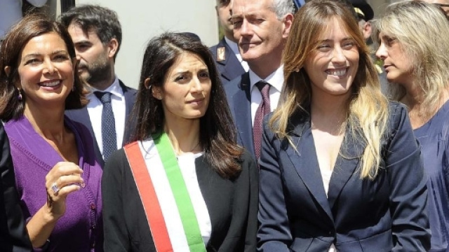 Frase sessista sulla Raggi, Boschi corre a difenderla