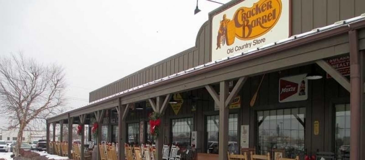 Cracker Barrel Open For Christmas Dinner Holiday Hours Menu For Dine In Or Takeout Meals
