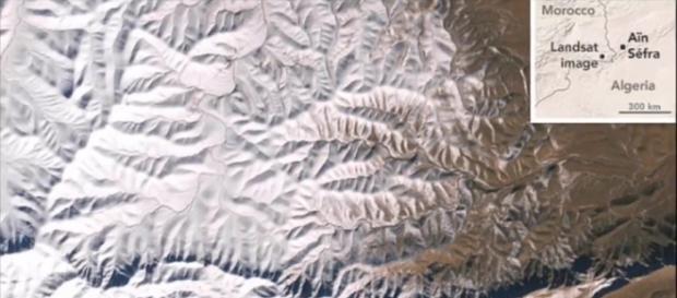 Imagens de satélite mostram a extensão da cobertura de neve que atingiu o Saara (Crédito: YouTube/News247) Imagens de satélite mostram a extensão da cobertura de neve que atingiu o Saara (Crédito: YouTube/News247)