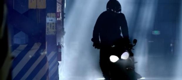 Teaser mostra nova Triumph Street Triple queimando pneu Teaser mostra nova Triumph Street Triple queimando pneu