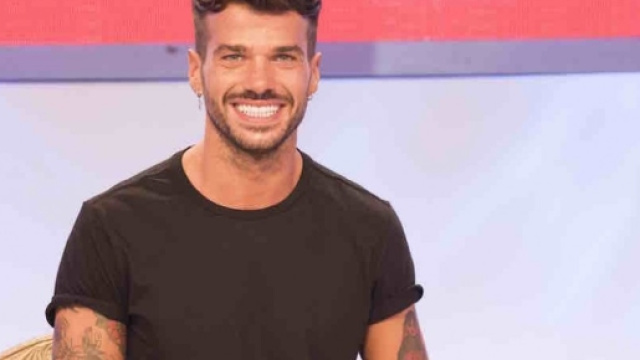 Uomini e Donne: Claudio Sona a luci rosse