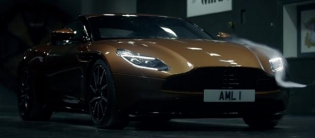 Cada detalhe do design do Aston Martin DB11 foi pensado para aumentar o desempenho e dirigibilidade Cada detalhe do design do Aston Martin DB11 foi pensado para aumentar o desempenho e dirigibilidade