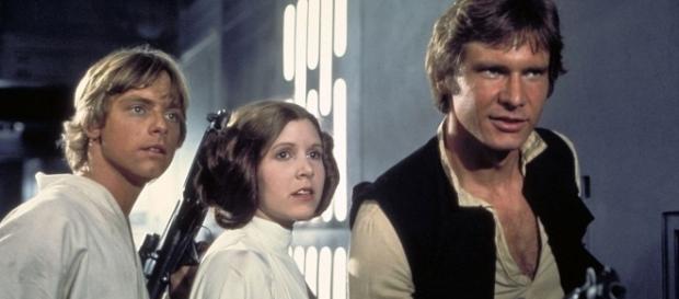 Carrie FIsher suffers massive heart attack on flight to LAX - dailymail.co.uk Carrie FIsher suffers massive heart attack on flight to LAX - dailymail.co.uk