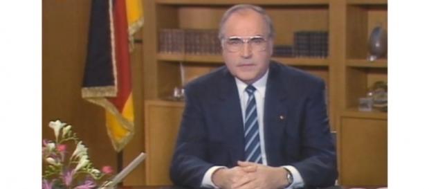 Panne total: 1986 sendete ein verpeilter Fernsehmann die Kanzler-Ansprache des Vorjahres. (Fotoverantw./URD Suisse: Blasting.News Archiv) Panne total: 1986 sendete ein verpeilter Fernsehmann die Kanzler-Ansprache des Vorjahres. (Fotoverantw./URD Suisse: Blasting.News Archiv)