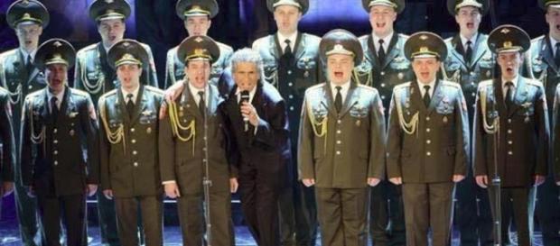Toto Cutugno e il coro dell'Armata Rossa a SanRemo 2013 Toto Cutugno e il coro dell'Armata Rossa a SanRemo 2013