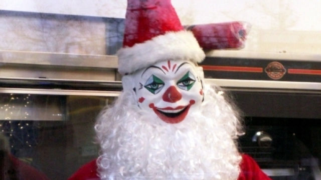 Abbiamo selezionato 20 canzoni per sopravvivere al Natale: qui le altre 10.