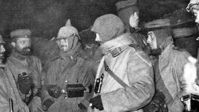 Centodue anni fa, la 'tregua di Natale' durante la Grande Guerra