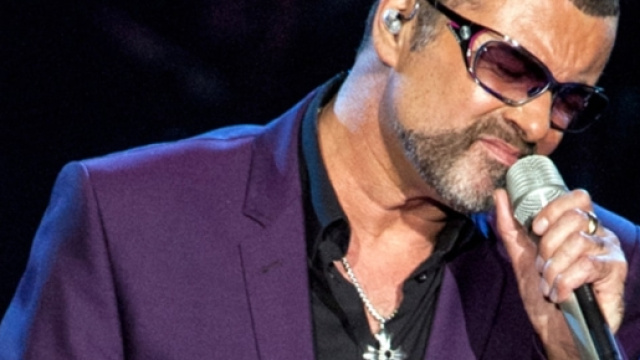 George Michael durante un concerto